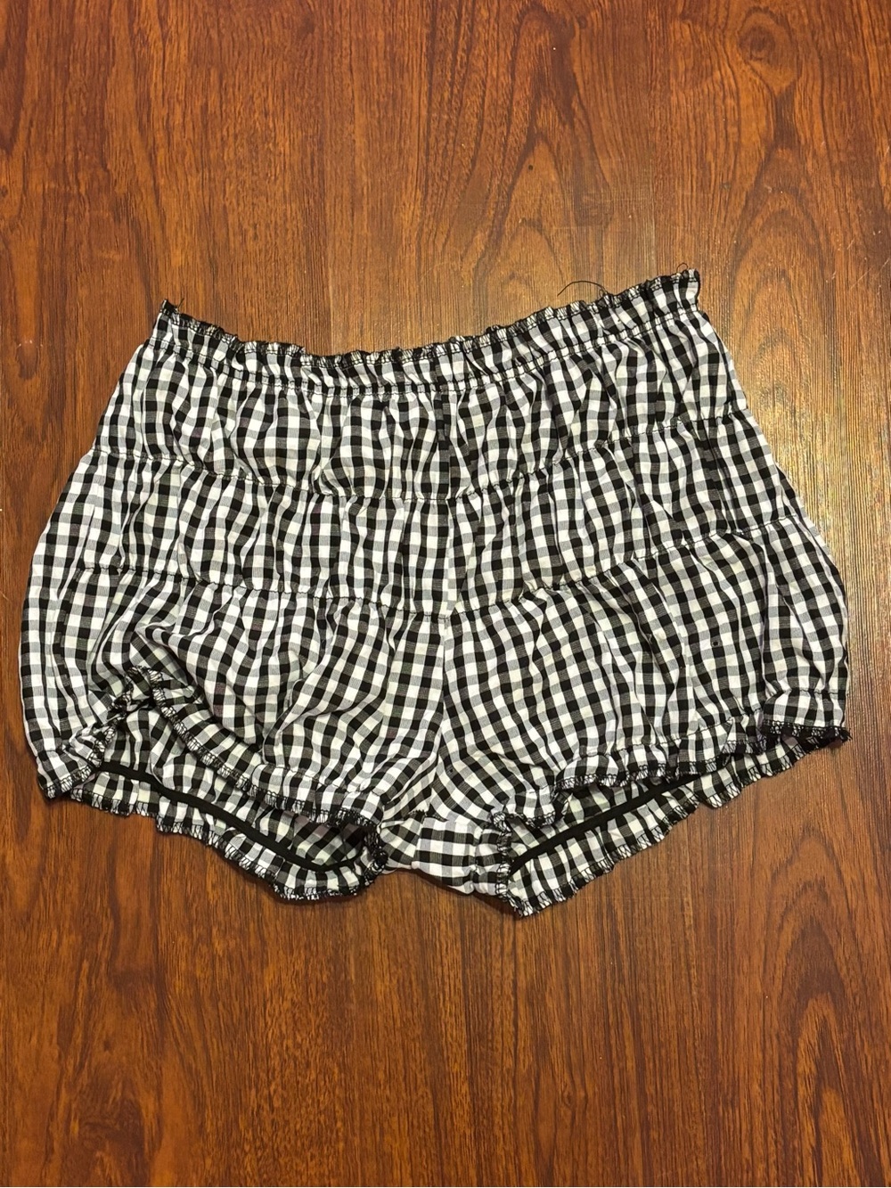 Black & White Gingham Women’s Shorts - Classic Casual Ruffled - Picture 2 of 2